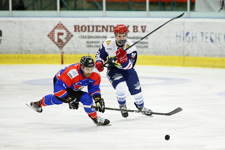 15-01-2020: IJshockey: Unis Flyers v Nijmegen Devils: EindhovenFinal Icehockey cup L-R Trevor Petersen, Unis Flyers and Oliver Pataky, Nijmegen Devils